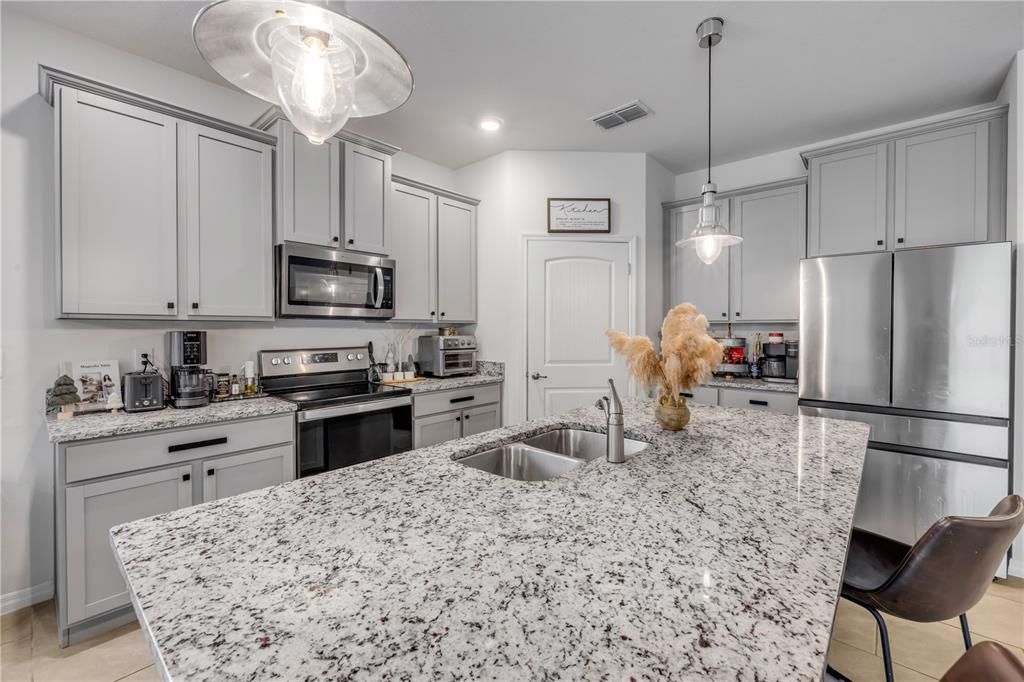 For Sale: $375,000 (3 beds, 2 baths, 1690 Square Feet)