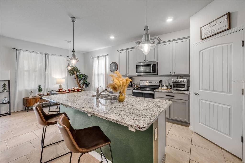 For Sale: $375,000 (3 beds, 2 baths, 1690 Square Feet)