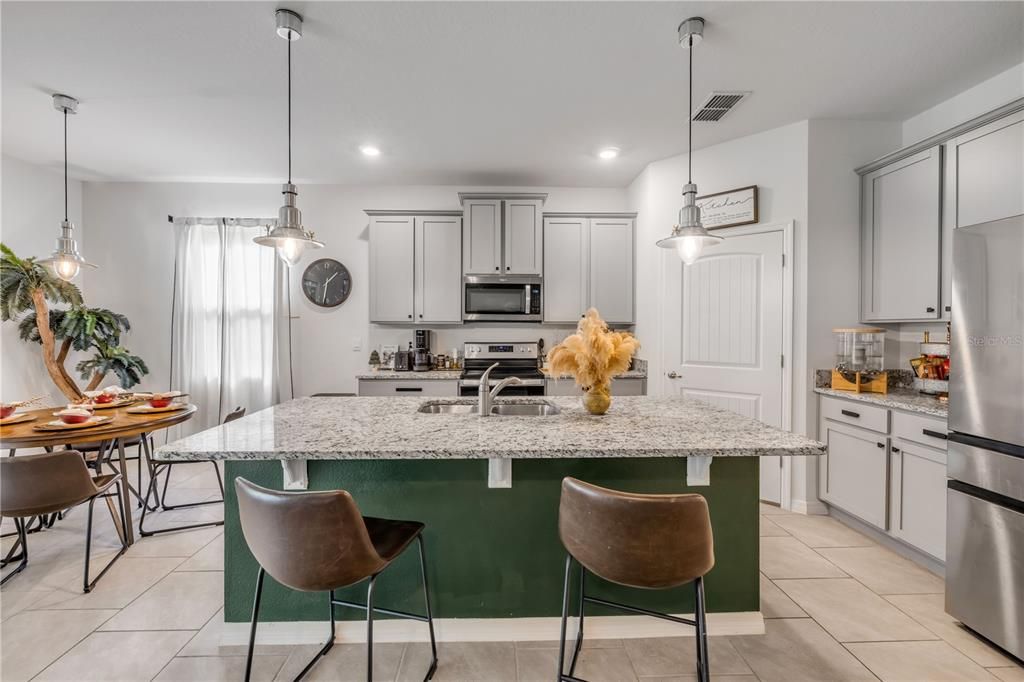 For Sale: $375,000 (3 beds, 2 baths, 1690 Square Feet)