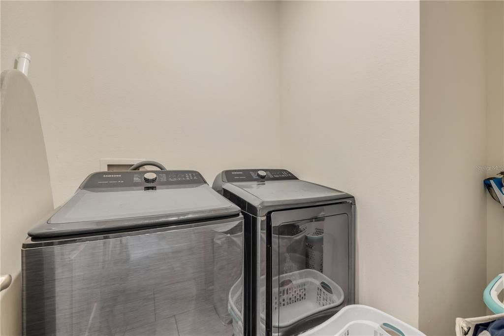 For Sale: $375,000 (3 beds, 2 baths, 1690 Square Feet)