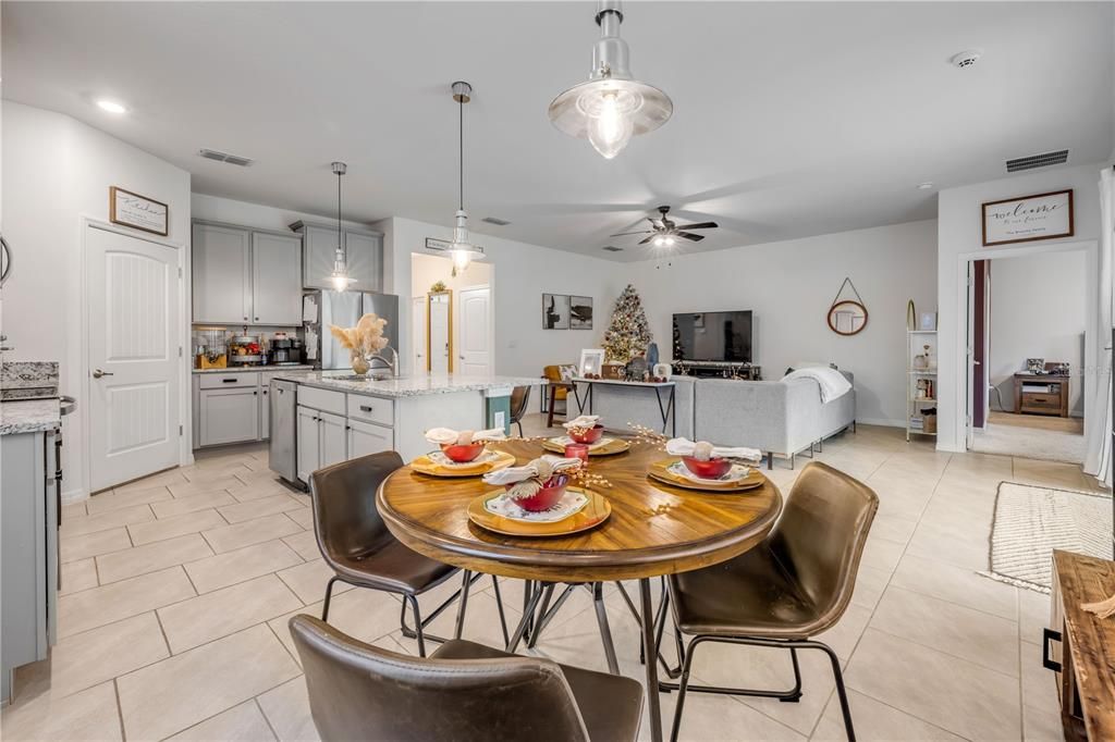 For Sale: $375,000 (3 beds, 2 baths, 1690 Square Feet)