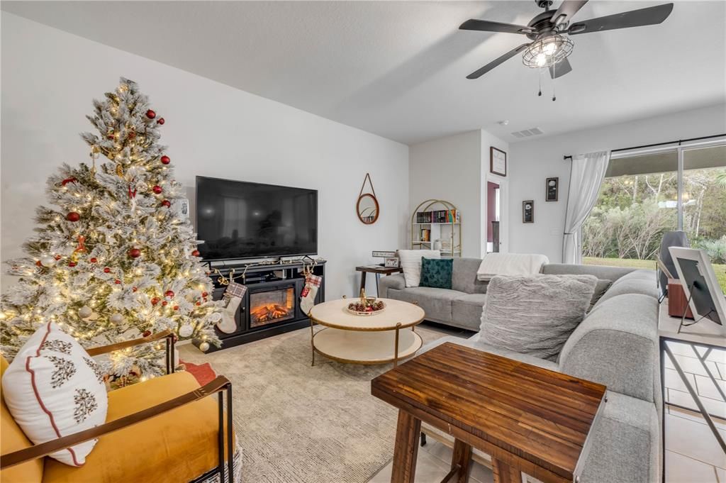 For Sale: $375,000 (3 beds, 2 baths, 1690 Square Feet)