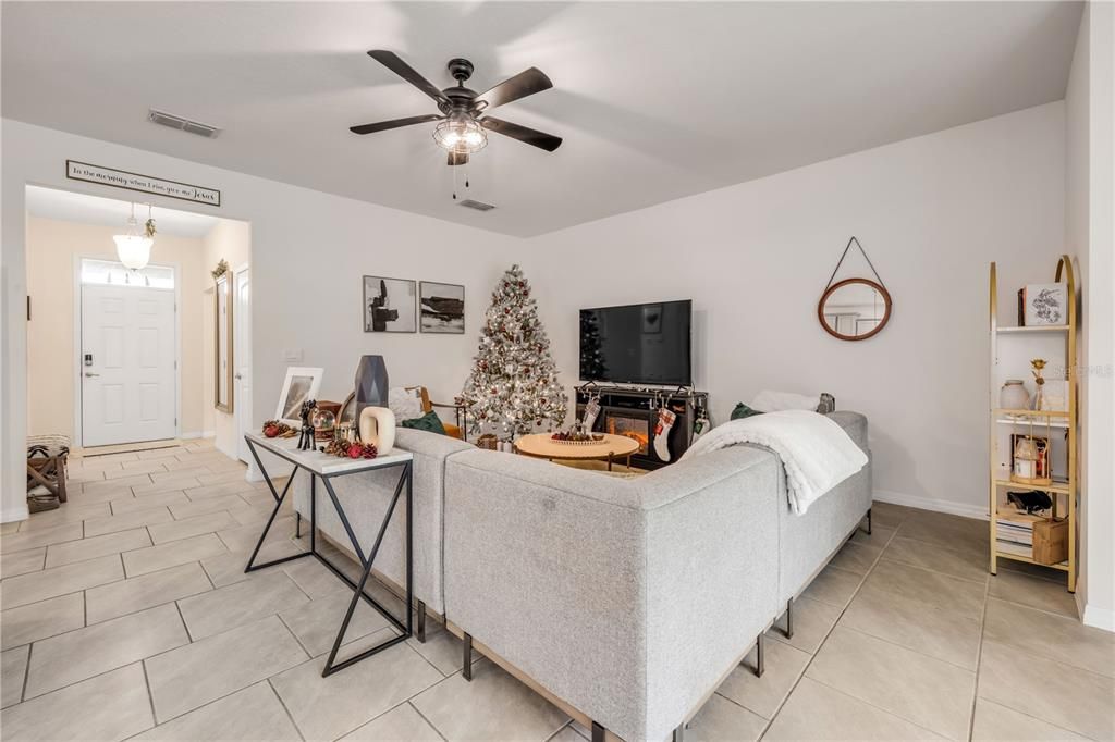 For Sale: $375,000 (3 beds, 2 baths, 1690 Square Feet)