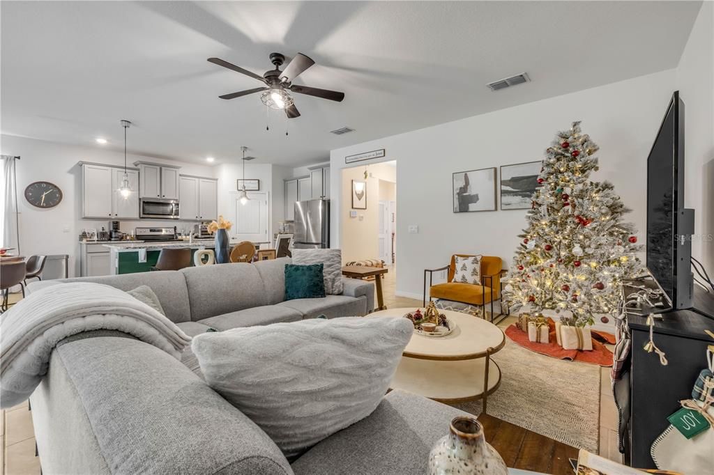 For Sale: $375,000 (3 beds, 2 baths, 1690 Square Feet)