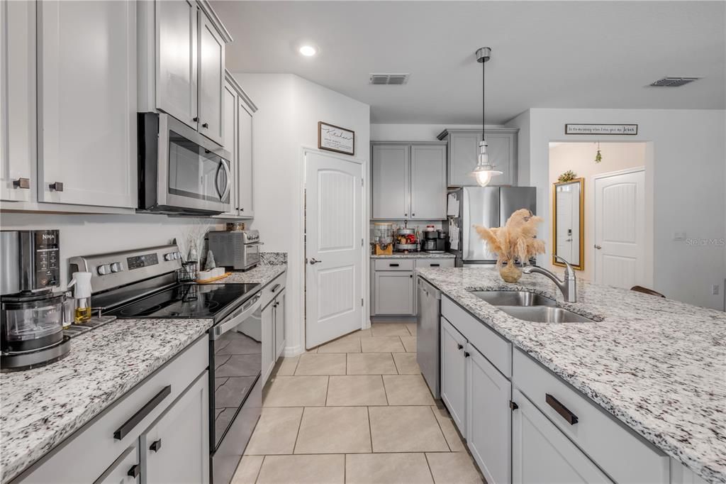 For Sale: $375,000 (3 beds, 2 baths, 1690 Square Feet)