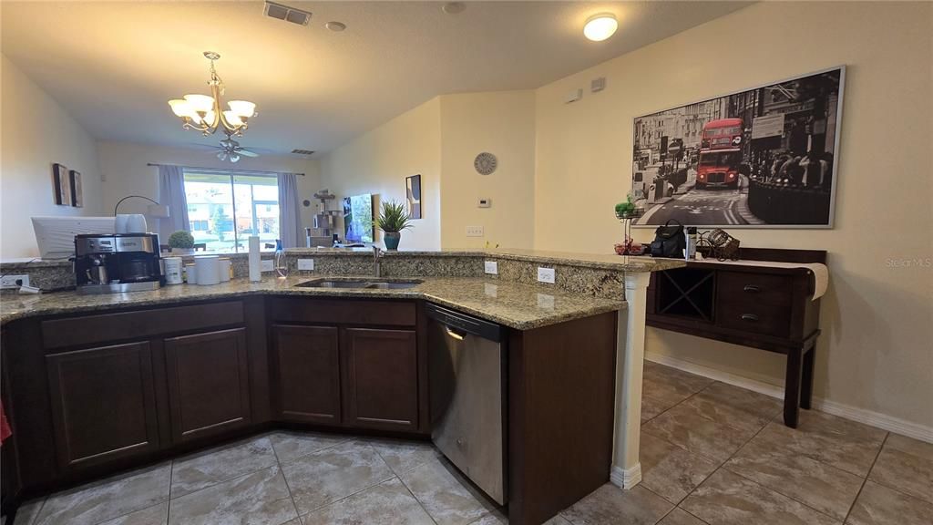 В аренду: $1,820 (2 спален, 2 ванн, 1396 Квадратных фут)