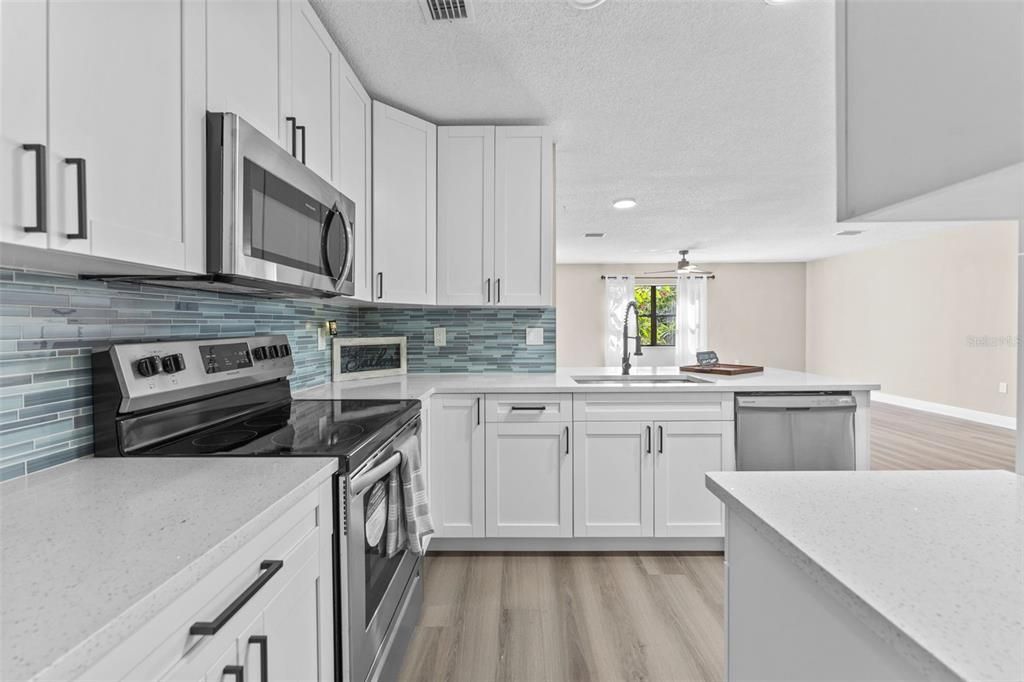 合同活跃: $340,000 (3 贝兹, 2 浴室, 1805 平方英尺)