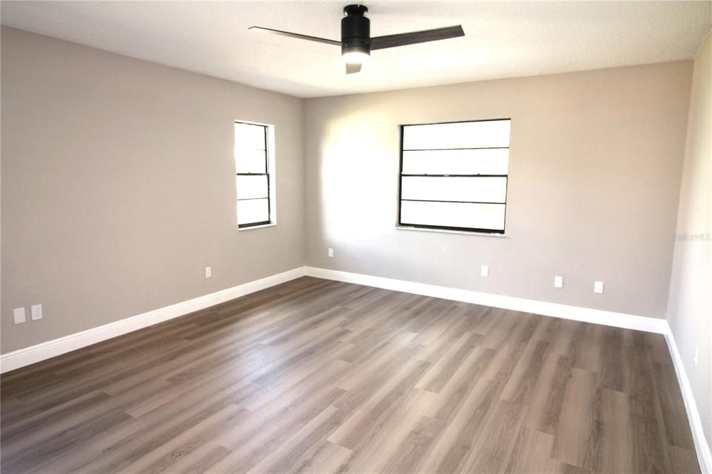 合同活跃: $340,000 (3 贝兹, 2 浴室, 1805 平方英尺)