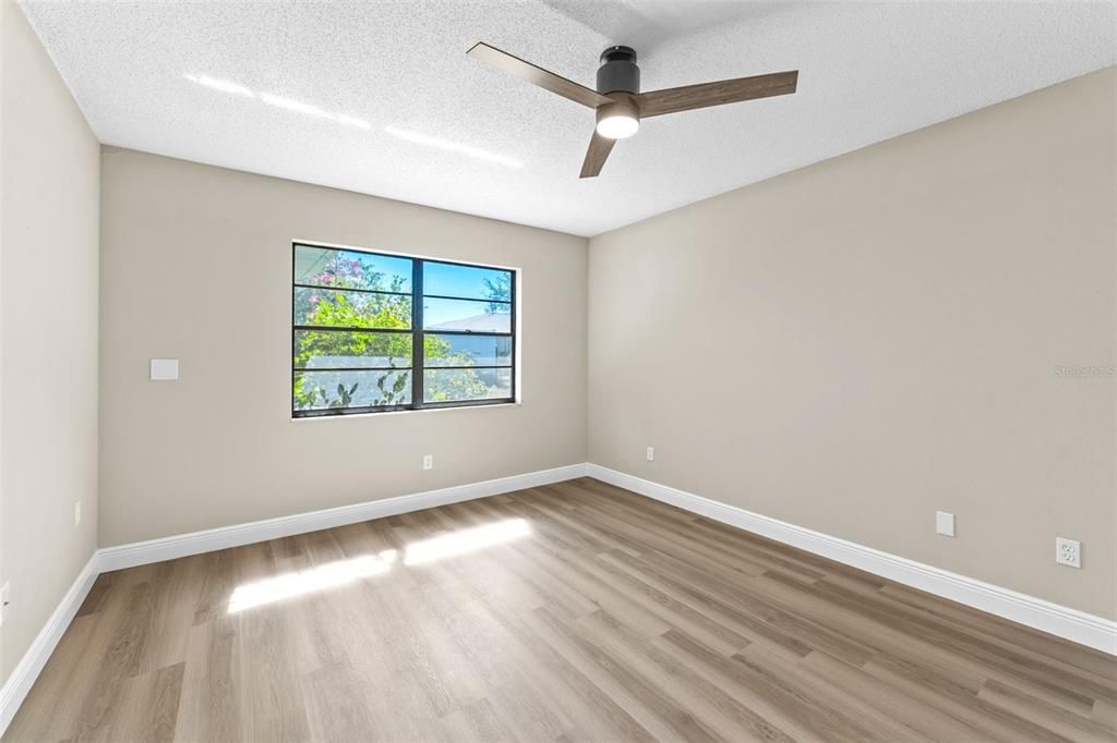 合同活跃: $340,000 (3 贝兹, 2 浴室, 1805 平方英尺)