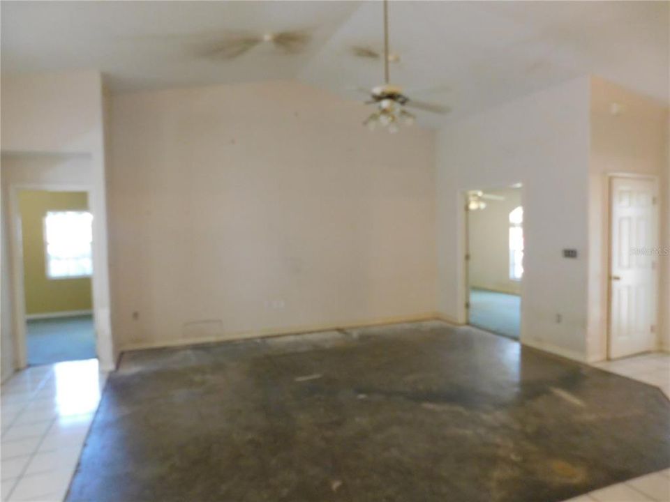 En Venta: $284,900 (3 camas, 2 baños, 2080 Pies cuadrados)