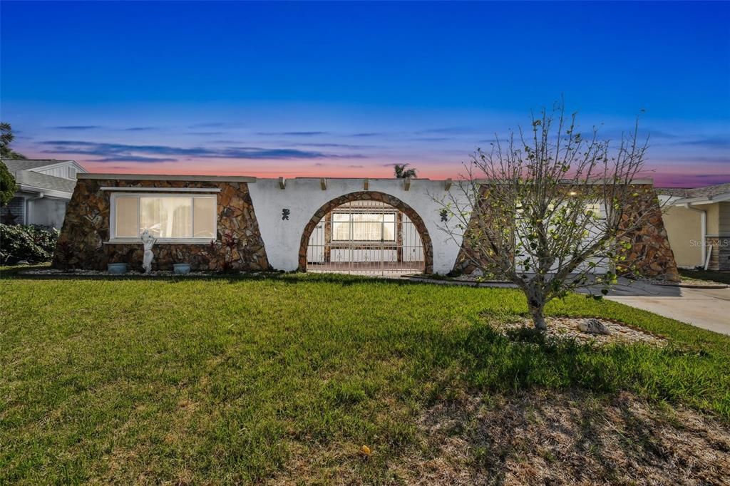 For Rent: $2,300 (2 beds, 2 baths, 1334 Square Feet)