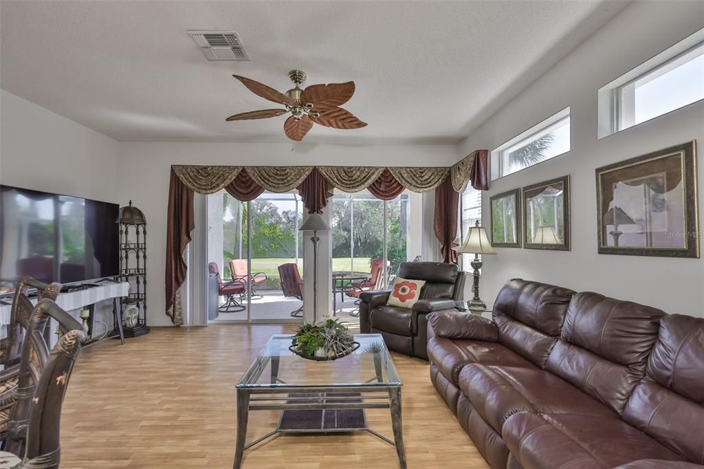 En Venta: $225,000 (3 camas, 2 baños, 1292 Pies cuadrados)