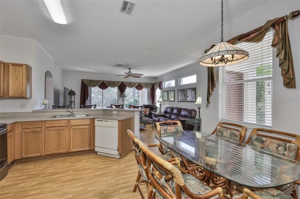 En Venta: $225,000 (3 camas, 2 baños, 1292 Pies cuadrados)