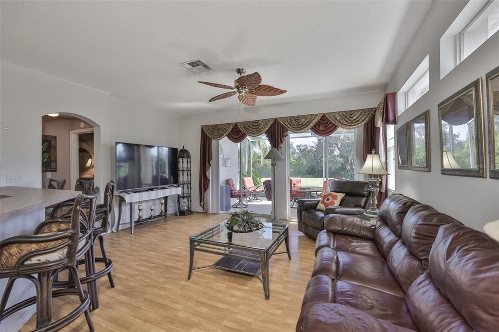 En Venta: $225,000 (3 camas, 2 baños, 1292 Pies cuadrados)