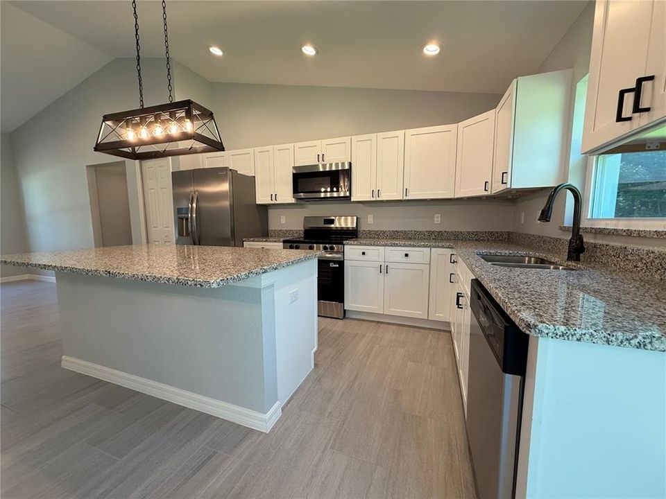 Под контрактом: $239,900 (3 спален, 2 ванн, 1380 Квадратных фут)