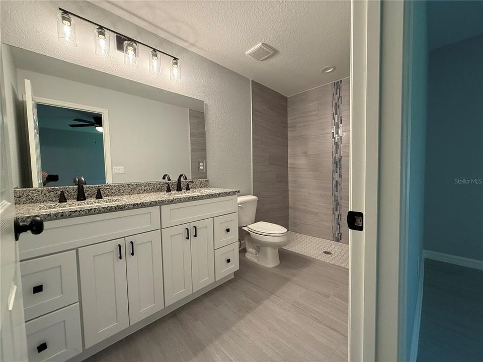 Под контрактом: $239,900 (3 спален, 2 ванн, 1380 Квадратных фут)