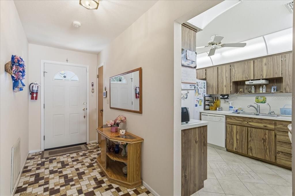 待售: $174,900 (2 贝兹, 2 浴室, 1326 平方英尺)