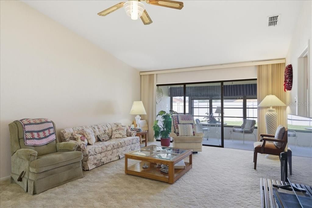 待售: $174,900 (2 贝兹, 2 浴室, 1326 平方英尺)