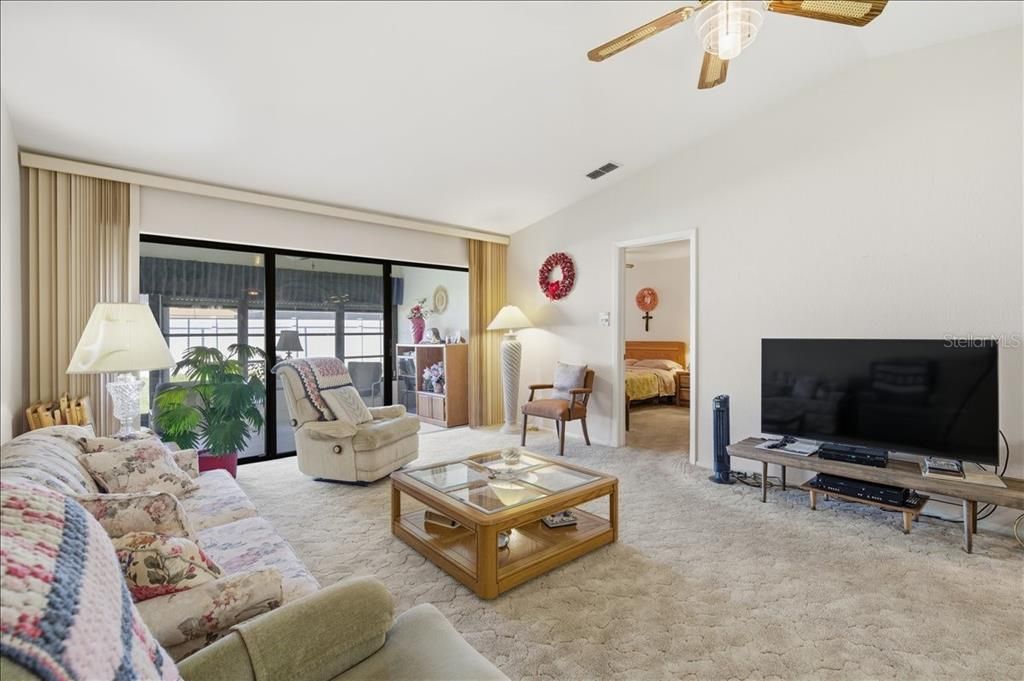 待售: $174,900 (2 贝兹, 2 浴室, 1326 平方英尺)