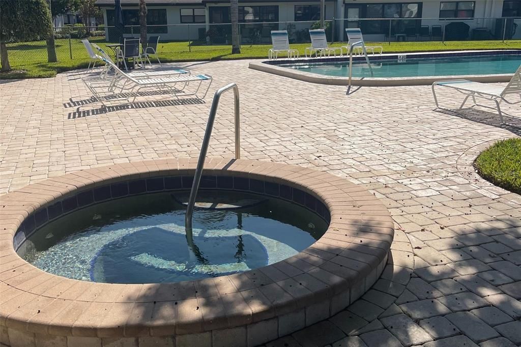 待售: $174,900 (2 贝兹, 2 浴室, 1326 平方英尺)