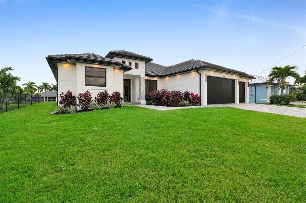 For Sale: $780,000 (4 beds, 4 baths, 2166 Square Feet)