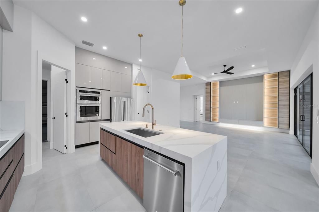 For Sale: $780,000 (4 beds, 4 baths, 2166 Square Feet)