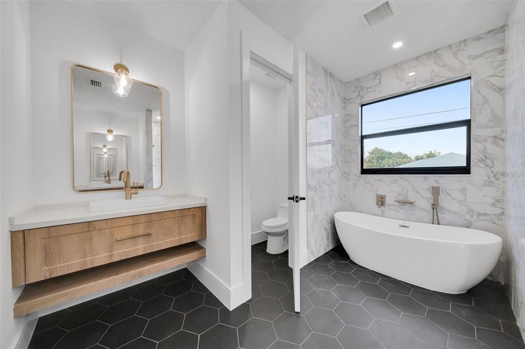 For Sale: $780,000 (4 beds, 4 baths, 2166 Square Feet)