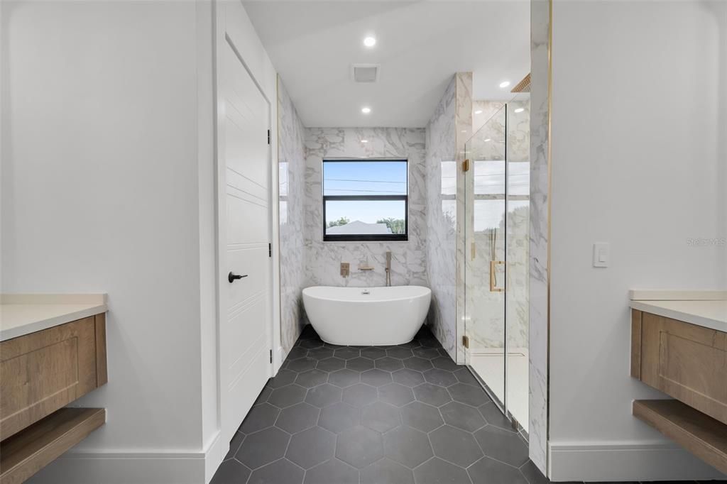 For Sale: $780,000 (4 beds, 4 baths, 2166 Square Feet)