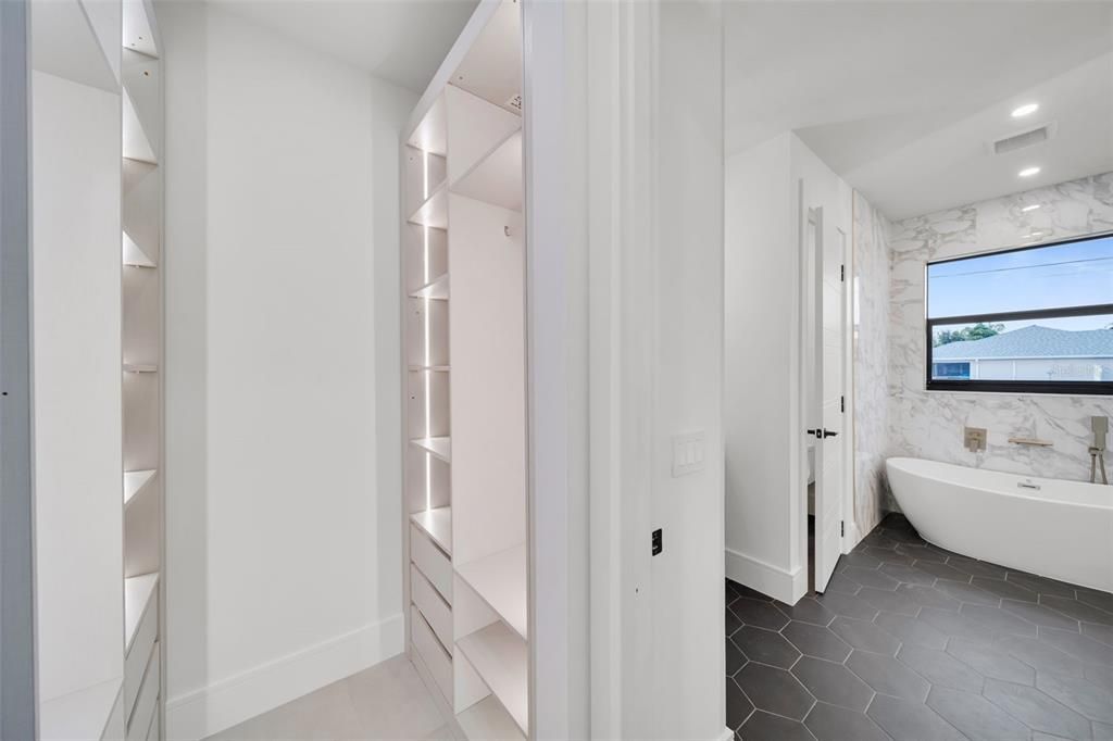 For Sale: $780,000 (4 beds, 4 baths, 2166 Square Feet)