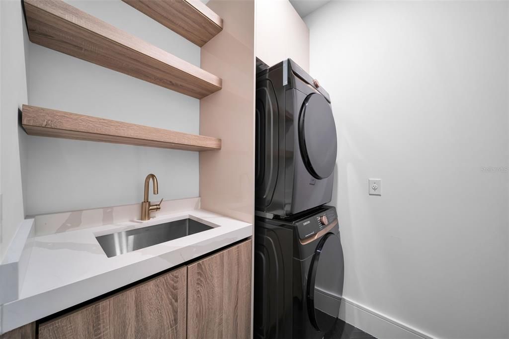 For Sale: $780,000 (4 beds, 4 baths, 2166 Square Feet)