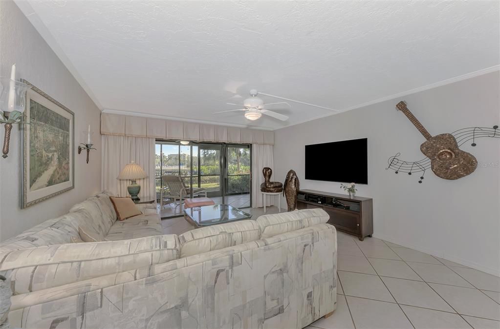 Activo con contrato: $975,855 (2 camas, 2 baños, 1710 Pies cuadrados)