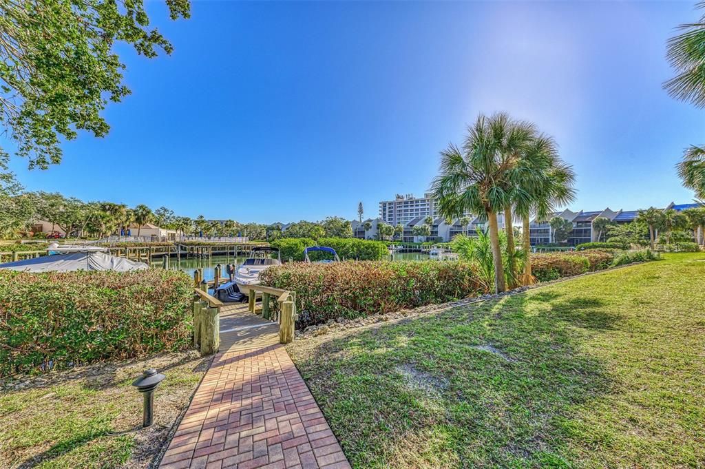 Activo con contrato: $975,855 (2 camas, 2 baños, 1710 Pies cuadrados)