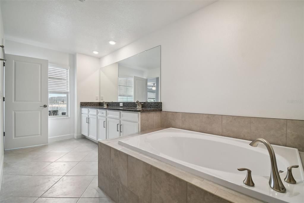 For Rent: $2,250 (3 beds, 2 baths, 2319 Square Feet)