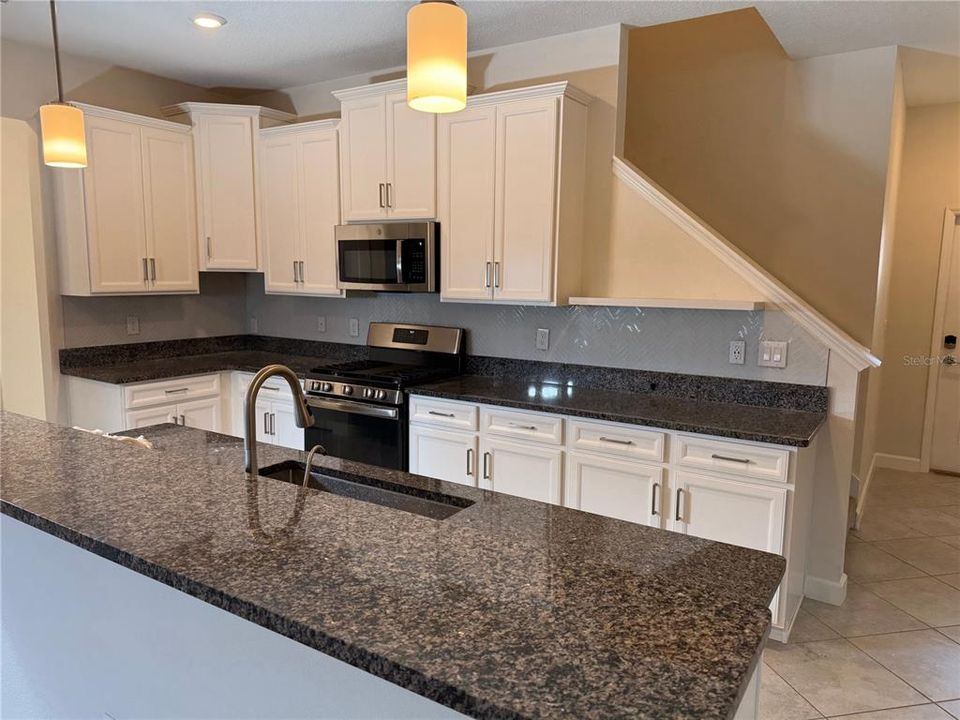 For Rent: $2,250 (3 beds, 2 baths, 2319 Square Feet)