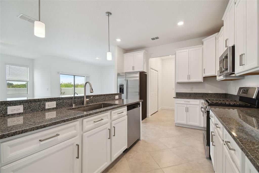 For Rent: $2,250 (3 beds, 2 baths, 2319 Square Feet)