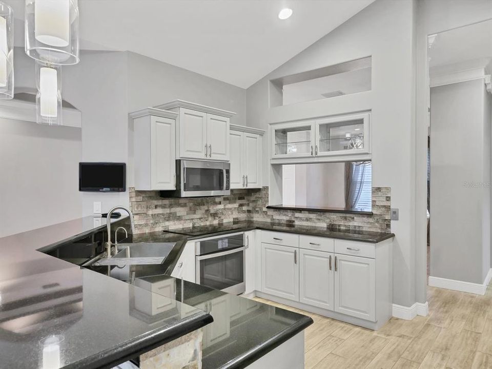 出租: $4,450 (4 贝兹, 3 浴室, 2739 平方英尺)