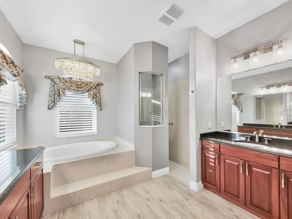 出租: $4,450 (4 贝兹, 3 浴室, 2739 平方英尺)