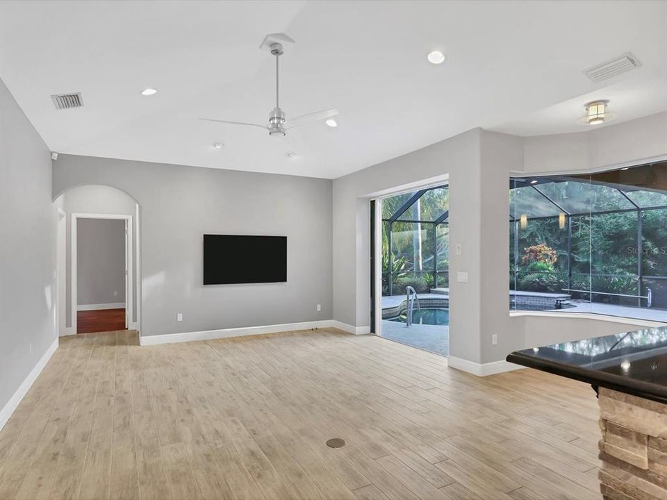 出租: $4,450 (4 贝兹, 3 浴室, 2739 平方英尺)