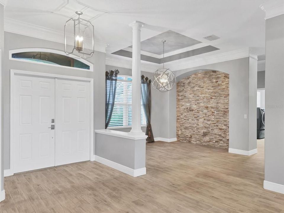 出租: $4,450 (4 贝兹, 3 浴室, 2739 平方英尺)