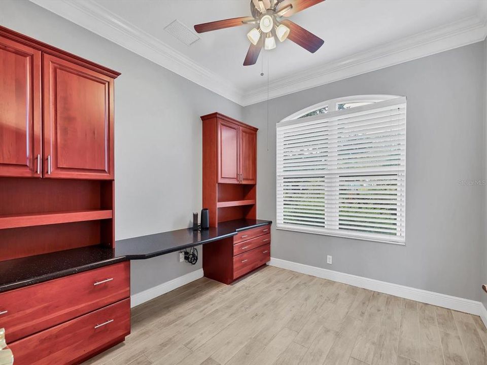 出租: $4,450 (4 贝兹, 3 浴室, 2739 平方英尺)