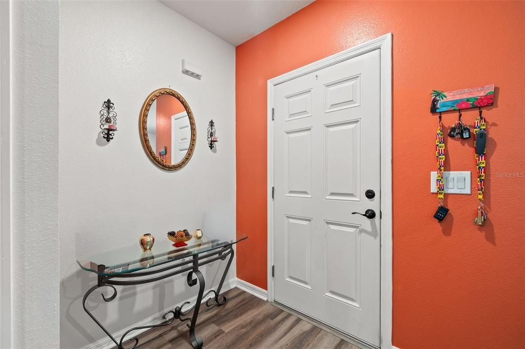 待售: $380,000 (4 贝兹, 2 浴室, 1997 平方英尺)