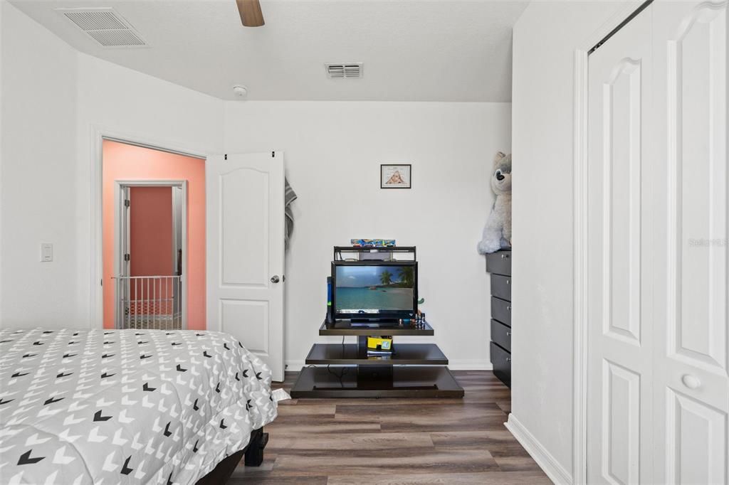 待售: $380,000 (4 贝兹, 2 浴室, 1997 平方英尺)