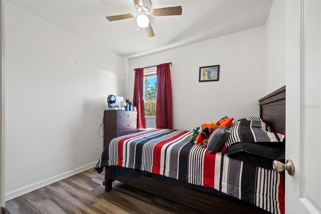 待售: $380,000 (4 贝兹, 2 浴室, 1997 平方英尺)