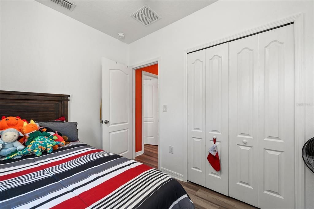 待售: $380,000 (4 贝兹, 2 浴室, 1997 平方英尺)