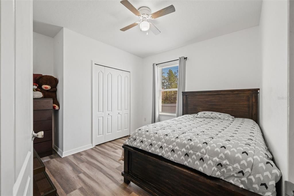 待售: $380,000 (4 贝兹, 2 浴室, 1997 平方英尺)