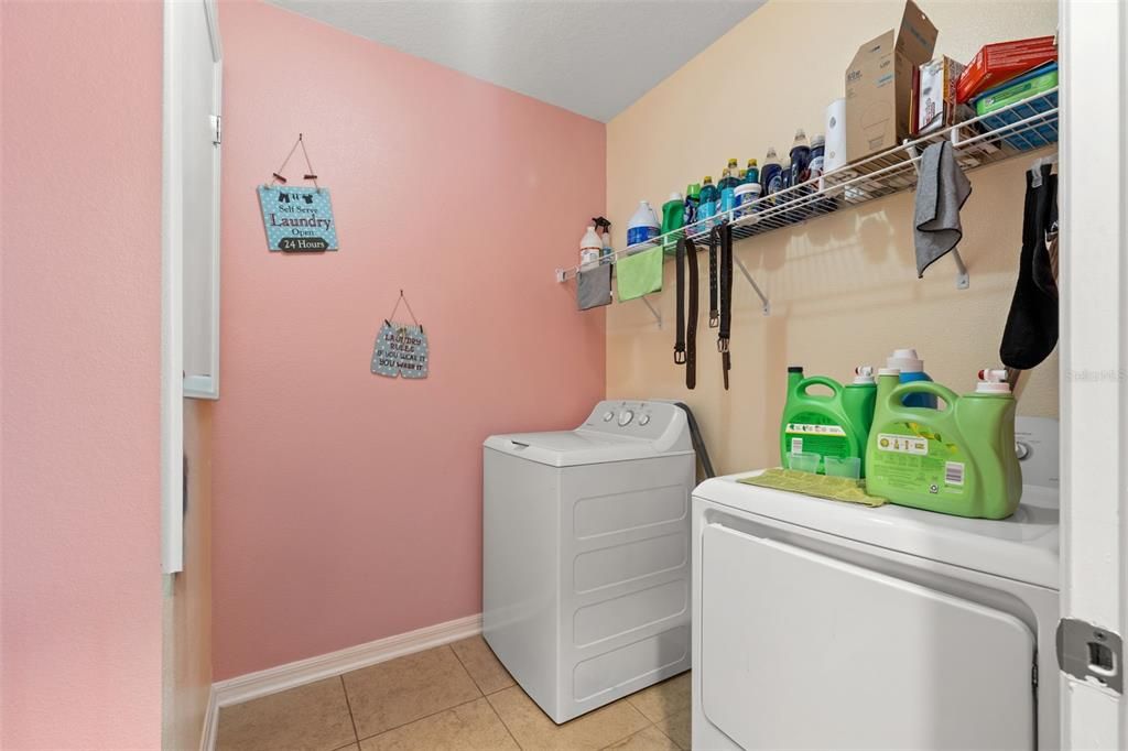 待售: $380,000 (4 贝兹, 2 浴室, 1997 平方英尺)