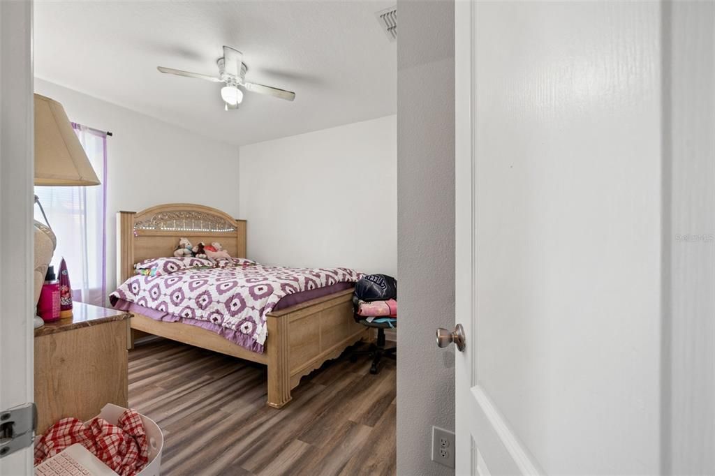 待售: $380,000 (4 贝兹, 2 浴室, 1997 平方英尺)