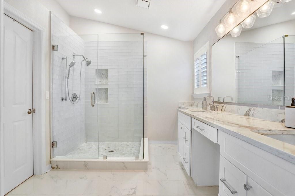 Activo con contrato: $450,000 (4 camas, 2 baños, 1771 Pies cuadrados)