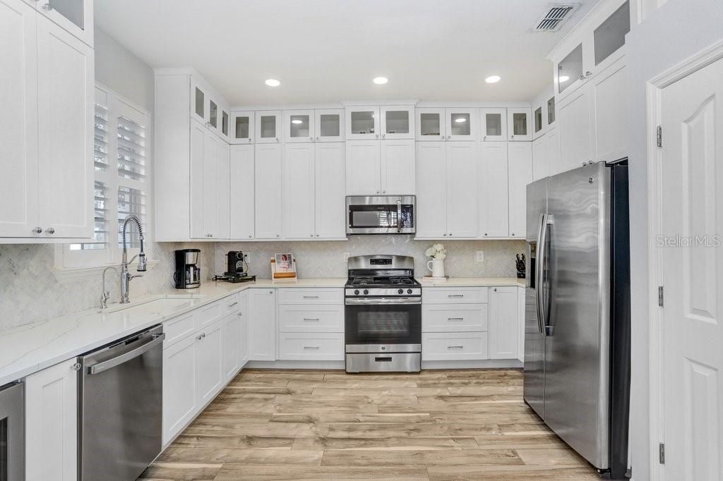 Activo con contrato: $450,000 (4 camas, 2 baños, 1771 Pies cuadrados)