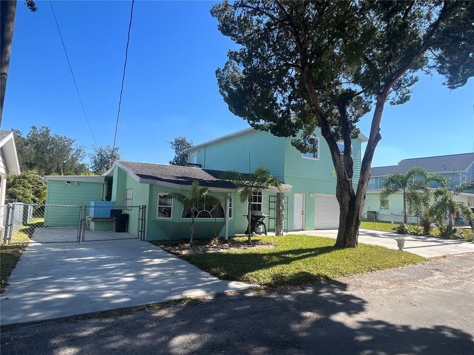 На продажу: $364,000 (2 спален, 1 ванн, 967 Квадратных фут)